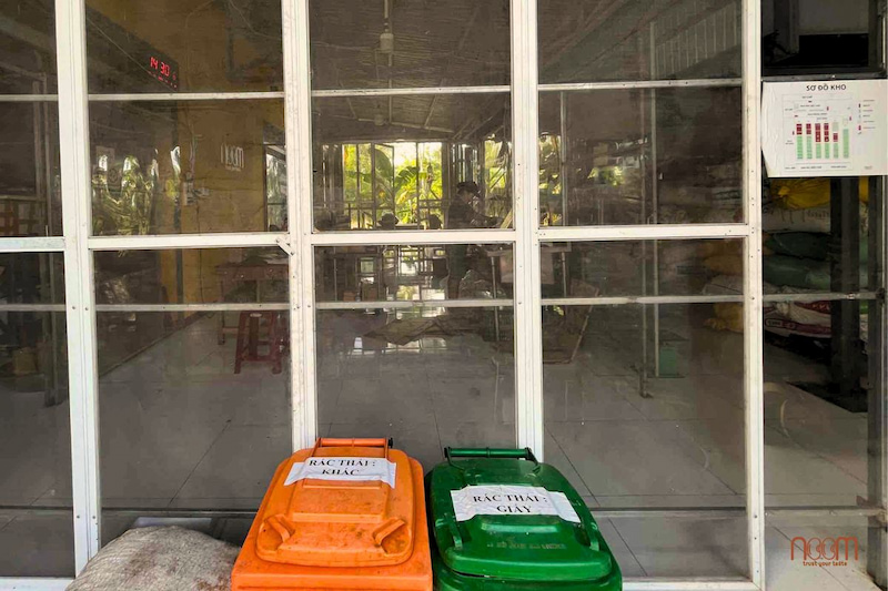 Hình: phân loại rác tại khu vực sản xuất