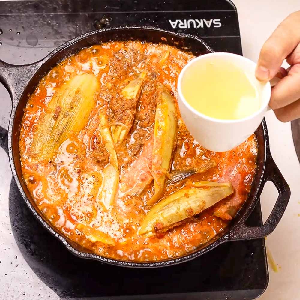 Cá Mòi Kho Chay Từ Hoa Chuối - Chua Ngọt Lạ Miệng (Không Bột Ngọt) 20 Nêm đường tan dần cho món cá mòi kho chay đậm vị